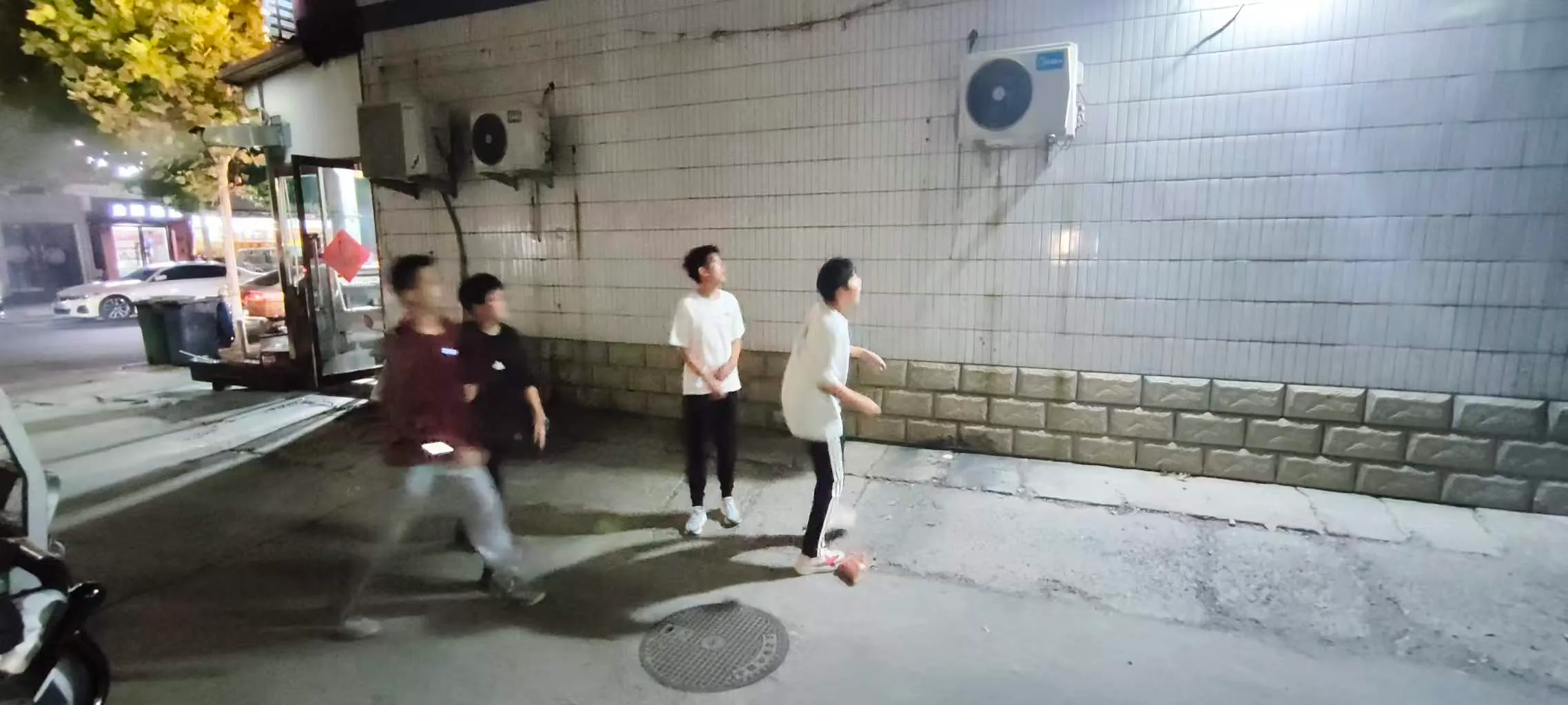 踢瓶子